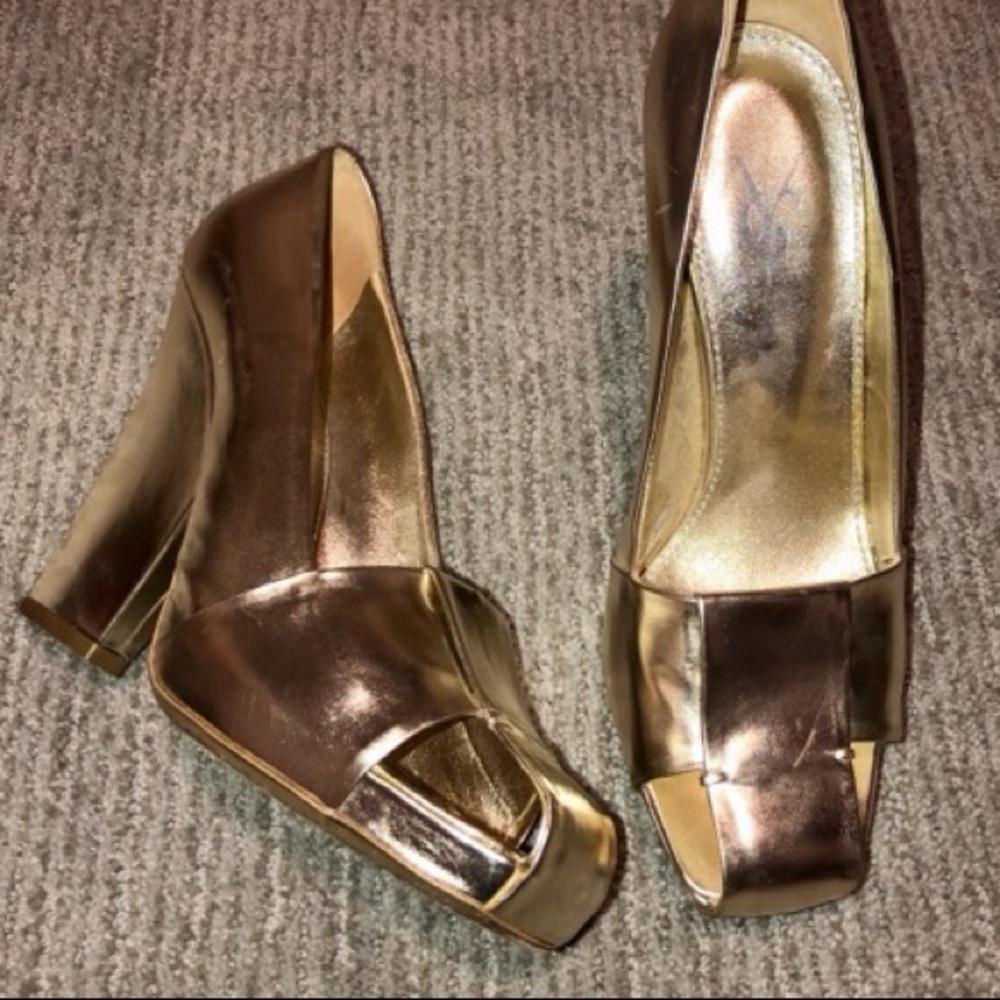 Stunning YSL Gold Leather Pumps